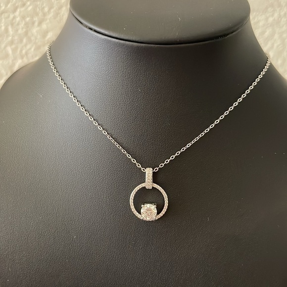 Gorgeous Round Brilliant 1 Carat Moissanite Diamond Pendant Necklace. - Picture 3 of 8